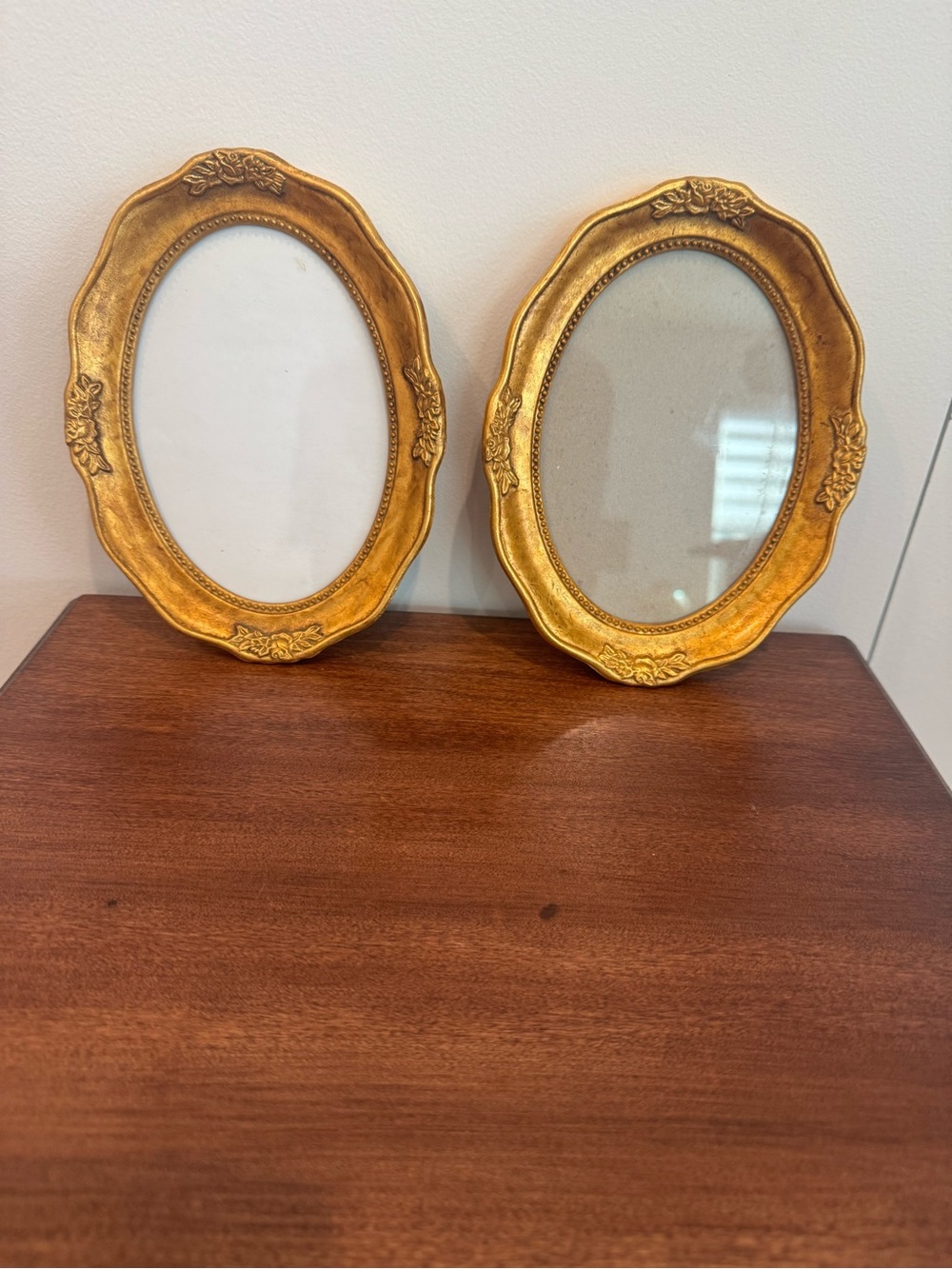 Set of 2 Gold Tone
Ornate Oval Picture
Frames Pair 7" Floral
Decorative
